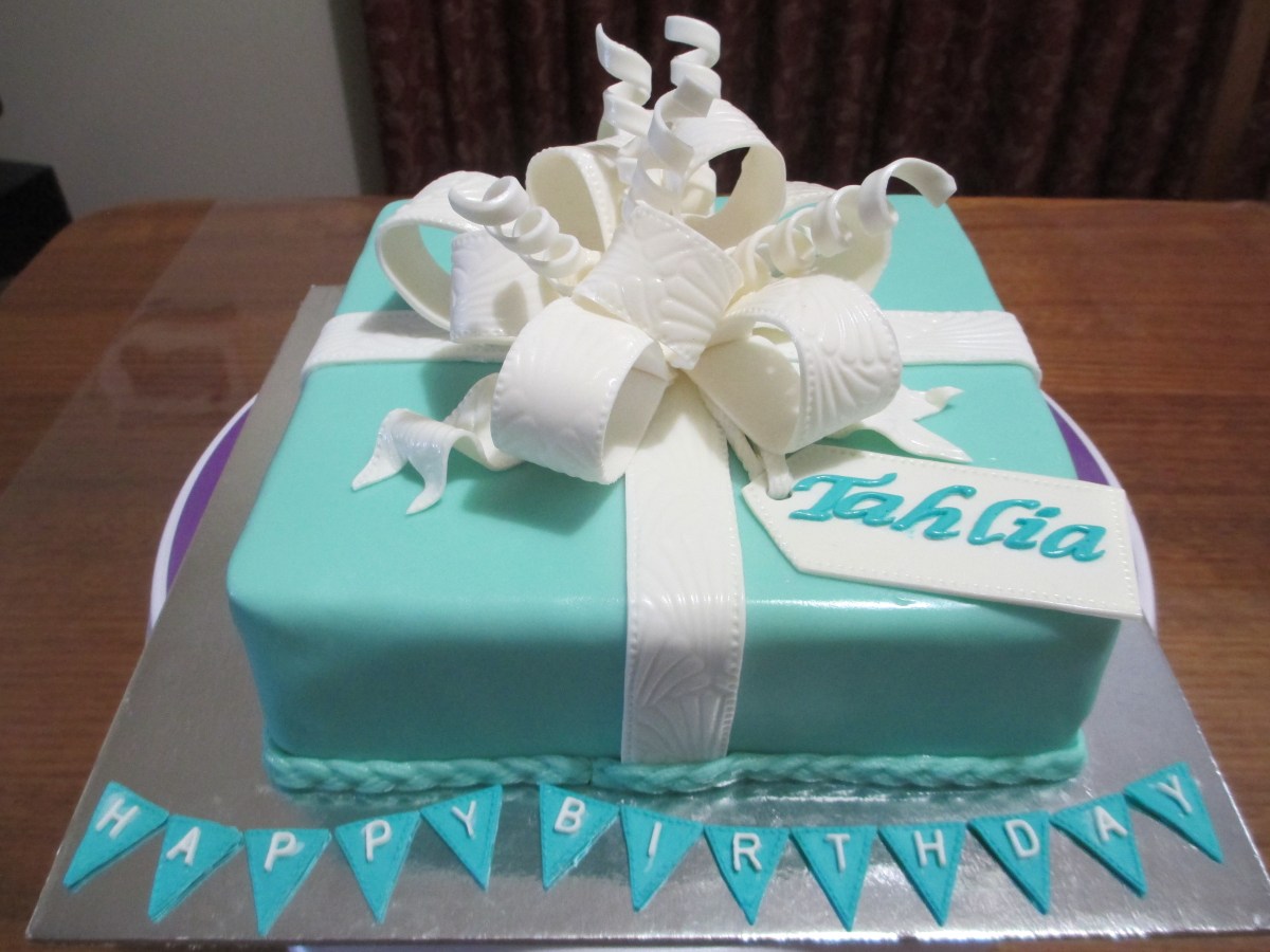 gift box cake